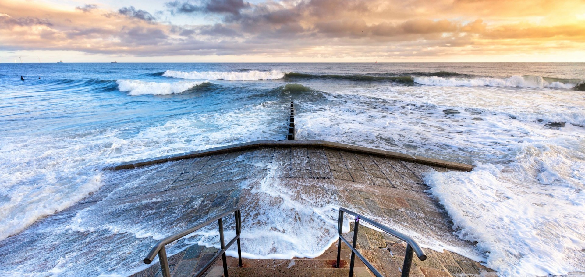Aberdeen coastline by Martin Bennie via Unsplash