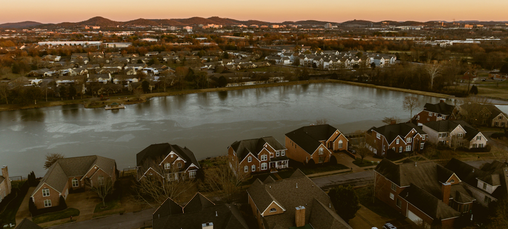 Homes in Franklin, Nashville, Tennesse by Josh Withers on Unsplash