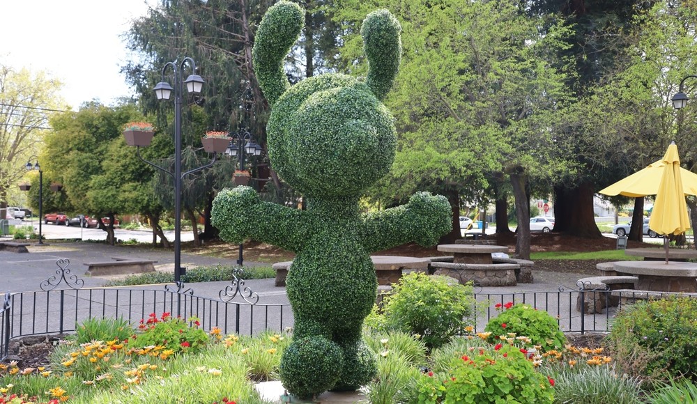 Snoopy outside the Charles M. Schultz Museum by Dream123 via Shutterstock